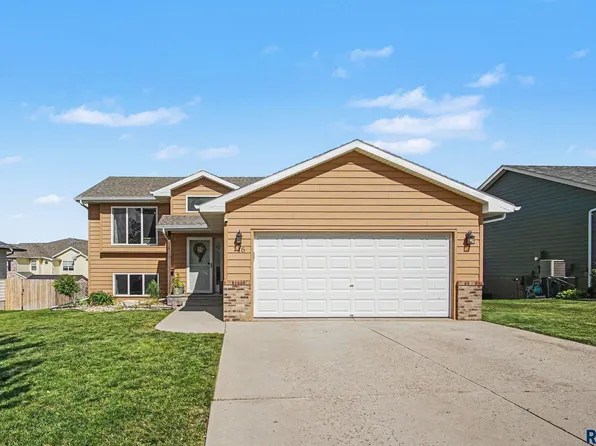 716 Trojan Ave, Hartford, SD 57033