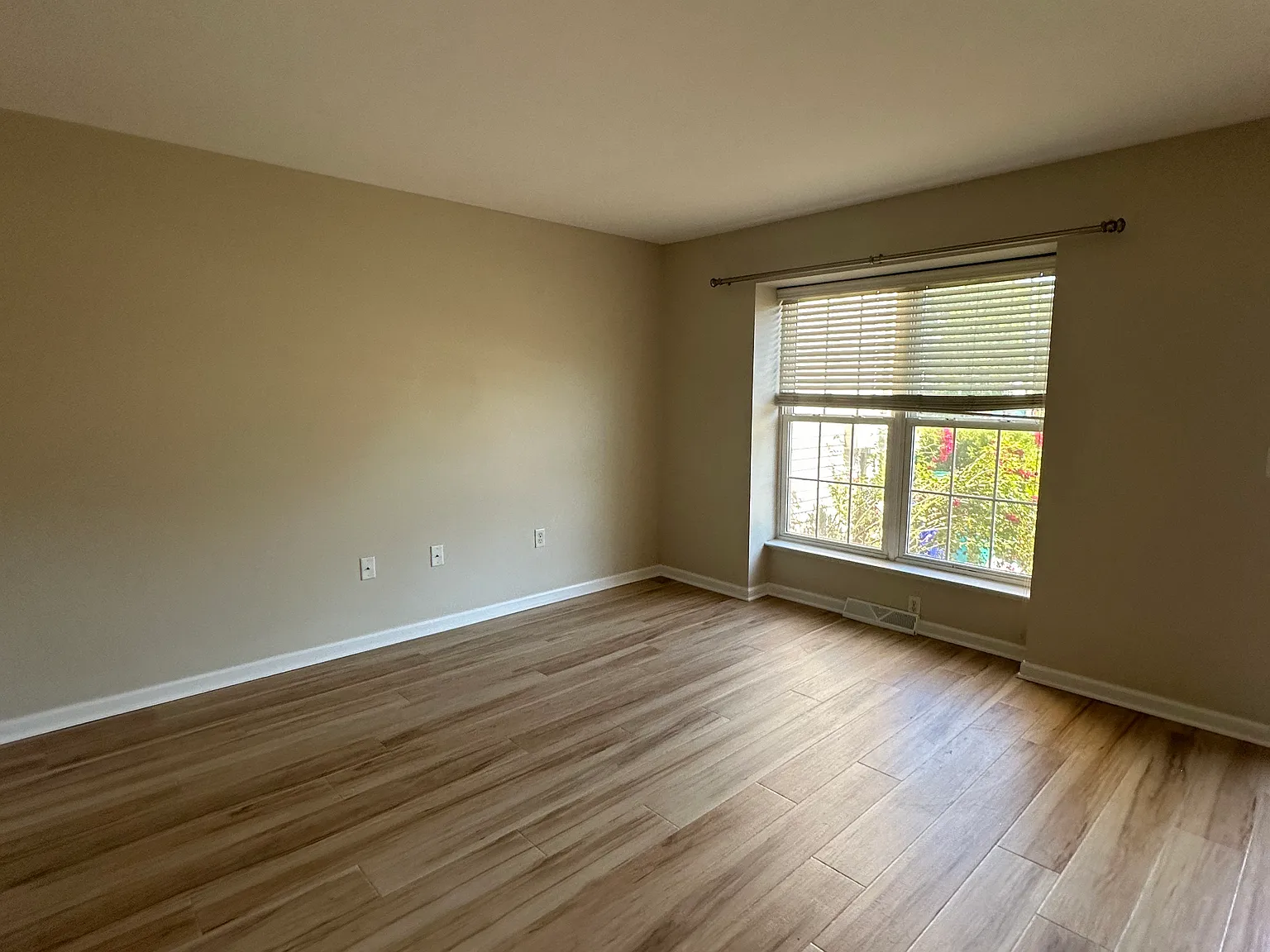 2 bed, 1246 sqft, $1,800 — Photo 4
