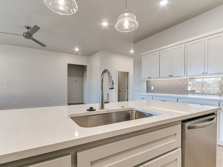 16025 Zamora Ln — Photo 32