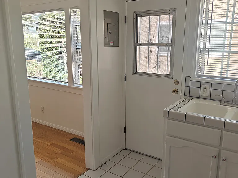 234 Roswell Ave — Photo 9