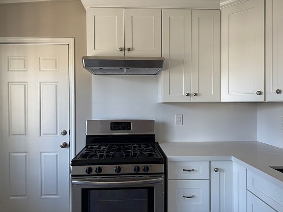 2nd image of 324 Gladys Ave Unit 2