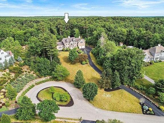 4th image of 32 Fox Hill Cir