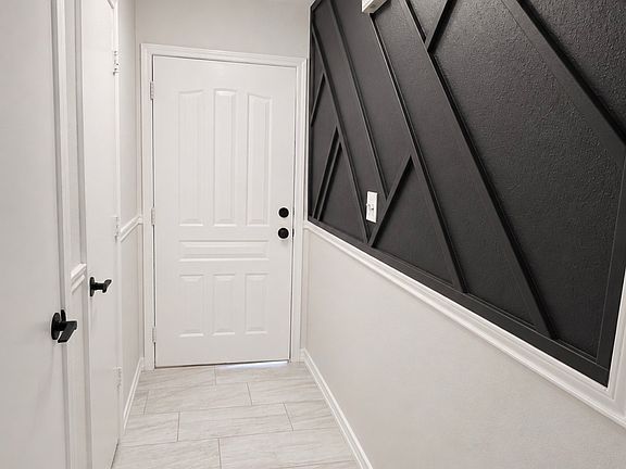3rd image of 1105 Mapleview Dr
