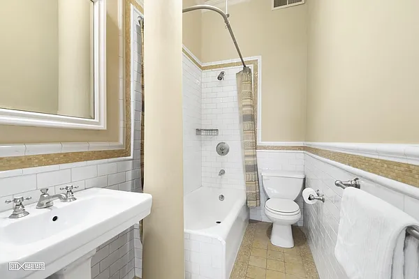 Sold by Citi Habitats | media 7