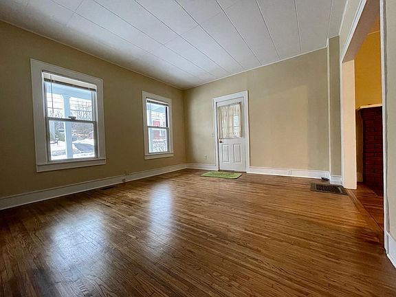 5th image of 128 Washington St #A