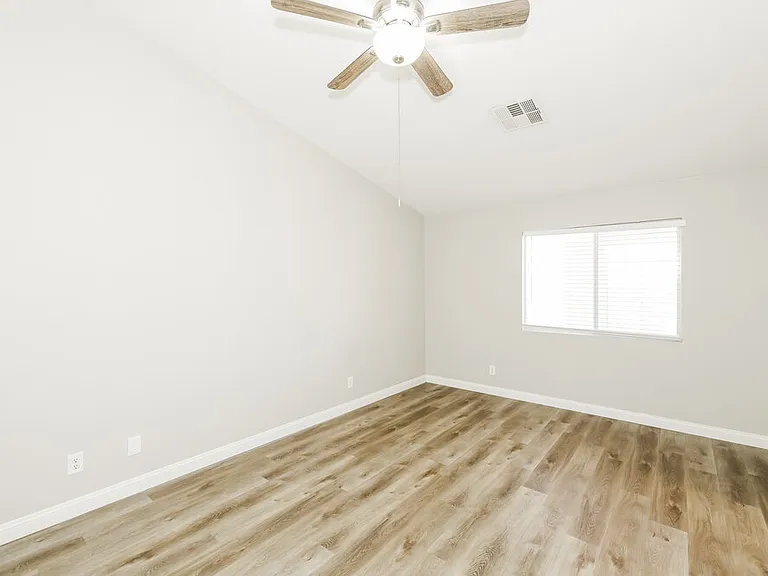 406 Aloha Dr — Photo 10