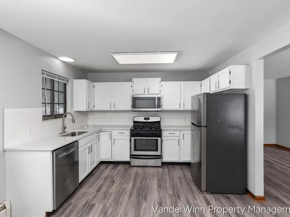 6556 Bella Vista Dr NE APT 1, Rockford, MI 49341