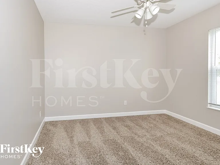 1061 SW Dubois Ave — Photo 12