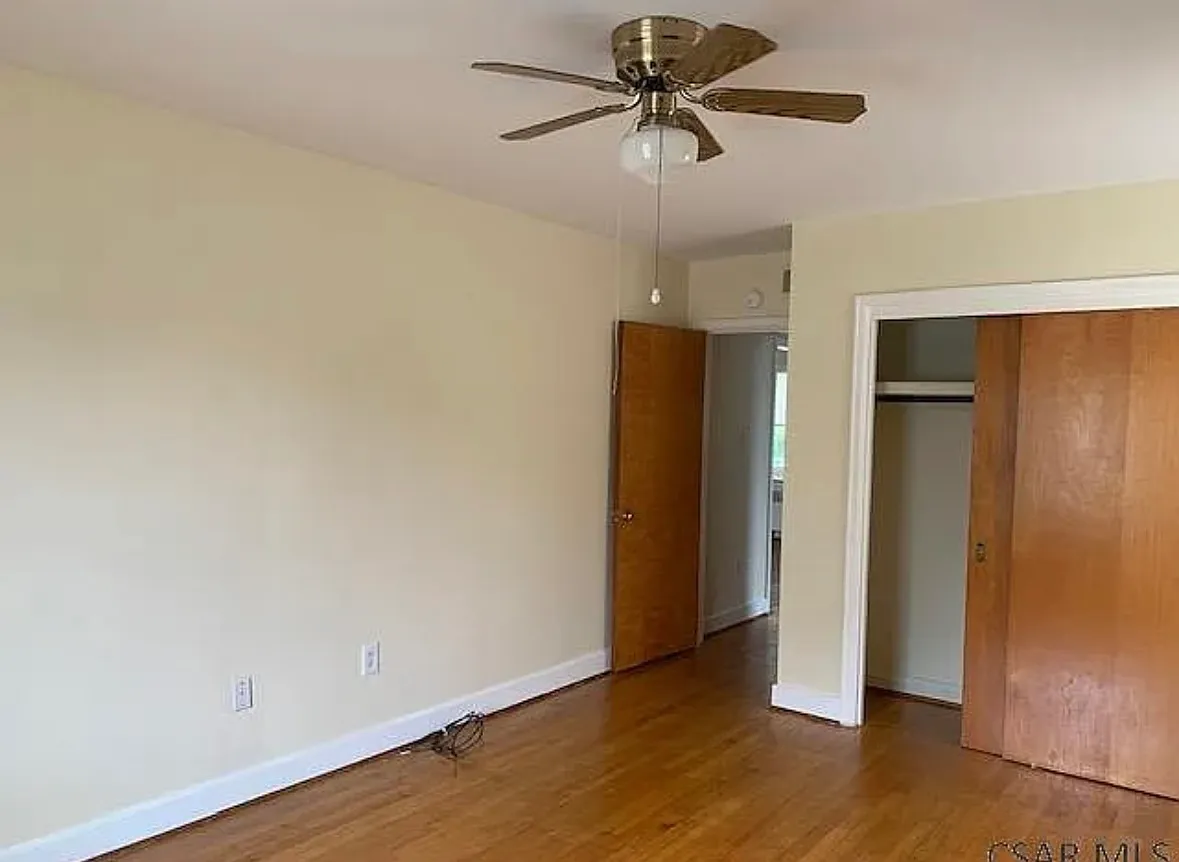 2 bed, 1000 sqft, $1,100 — Photo 2