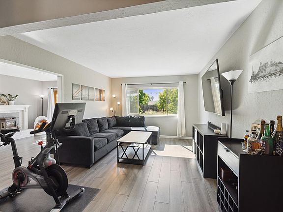 5th image of 428 Ely Boulevard S