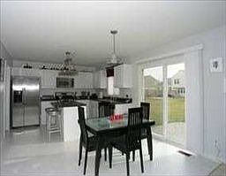4th image of 9762 Ravenshire Dr