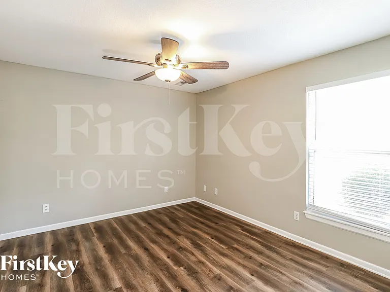 904 E Madelyn Dr — Photo 13