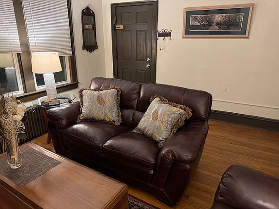 4th image of 415-17 Hawley Ave #4