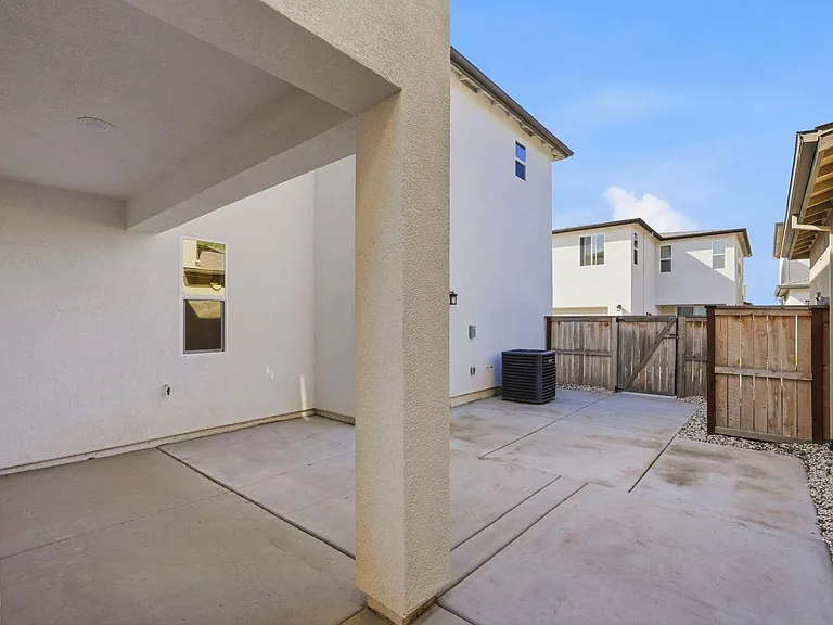 2809 Earthened Walk — Photo 33
