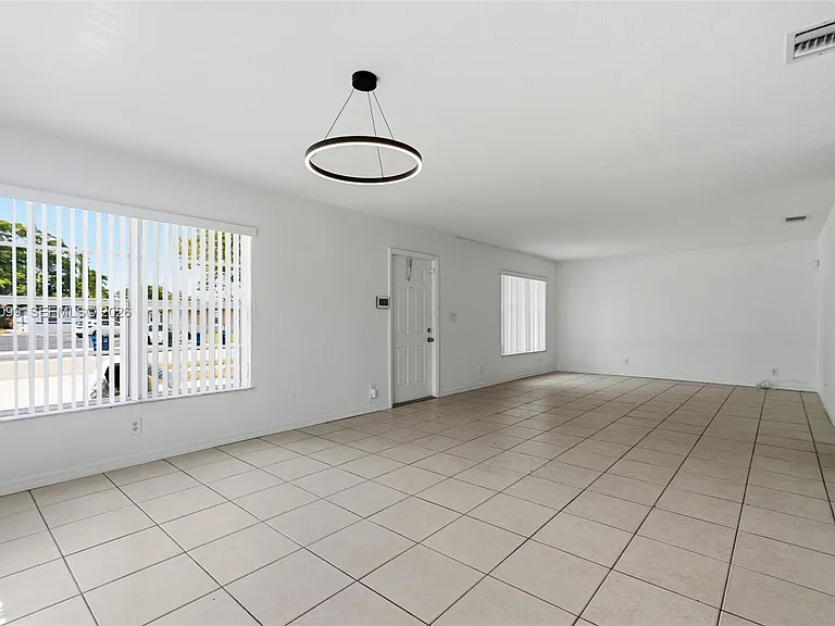 841 NW 10th St — Photo 7