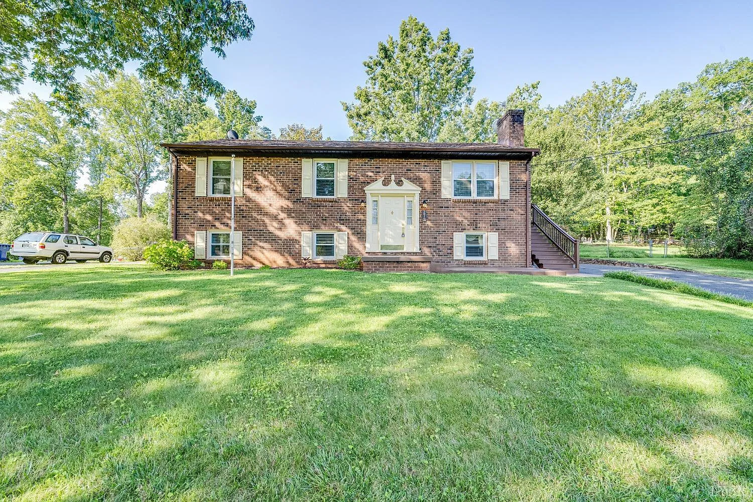 272 Deborah Dr photo 1