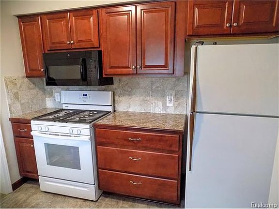 2nd image of 9733 Quandt Ave