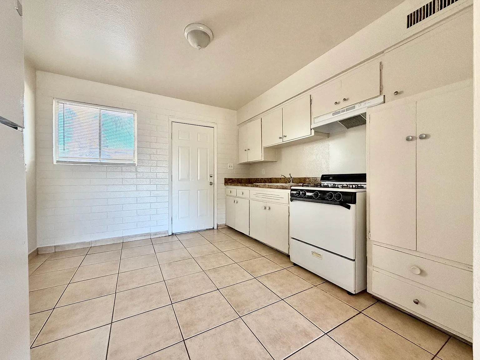 2 bed, 800 sqft, $995 — Photo 4