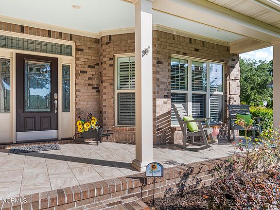 3rd image of 3228 St James Drive SE