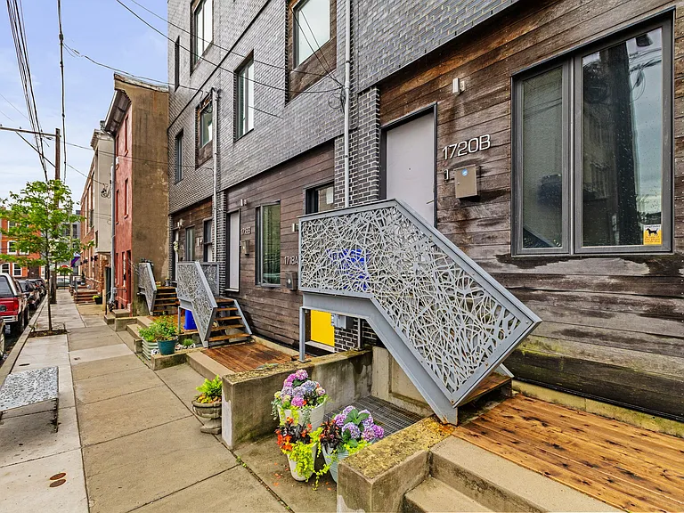 1720 Folsom St #B — Photo 3