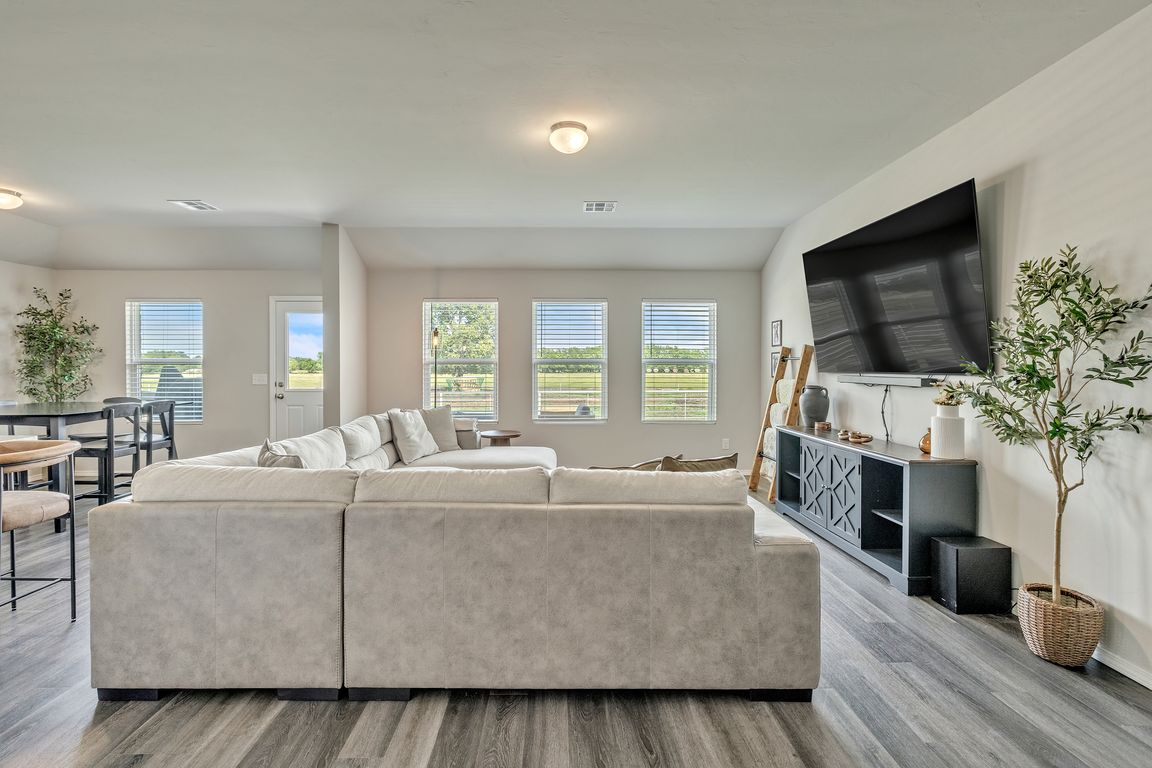 516 Fox Burrow-4