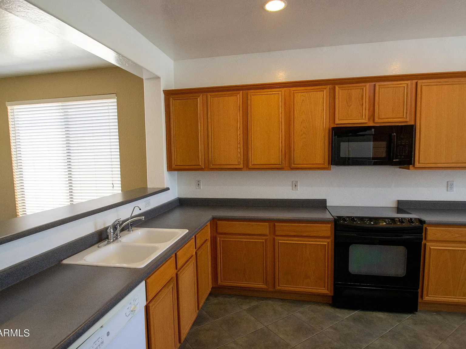 3 bed, 2.0 bath, 1798 sqft, $2,150 — Photo 2