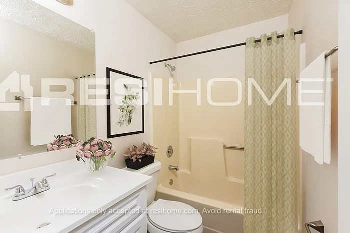 623 Crestmont Ct — Photo 9