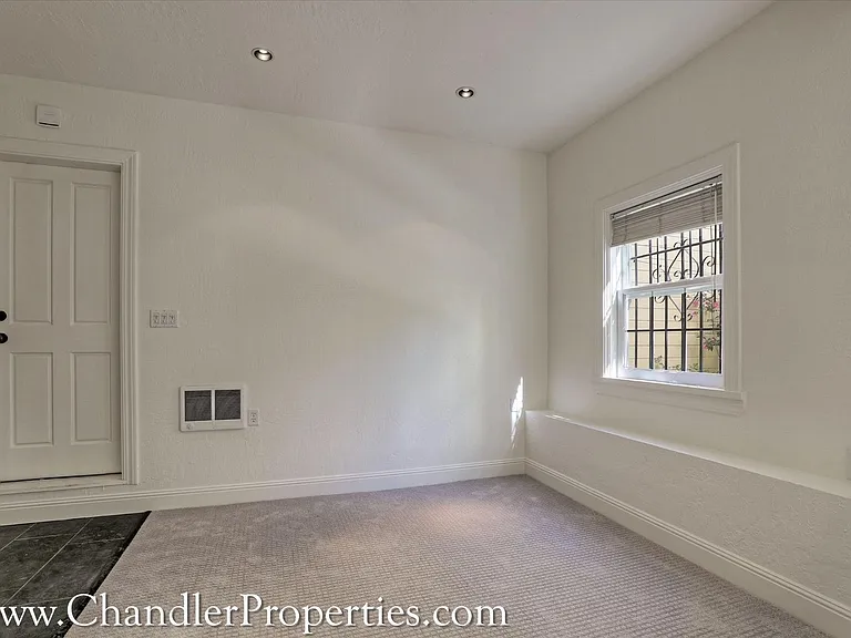 3217-21 Gough St — Photo 4