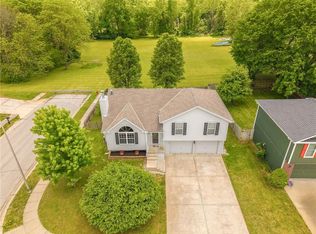 5231 NE 63rd St, Gladstone, MO 64119