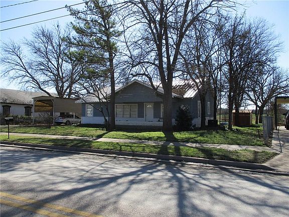 2nd image of 206 W Sadosa St