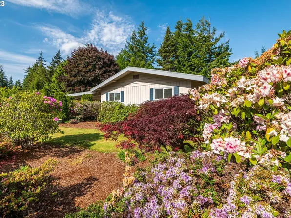 3736 Chester St, North Bend, OR 97459