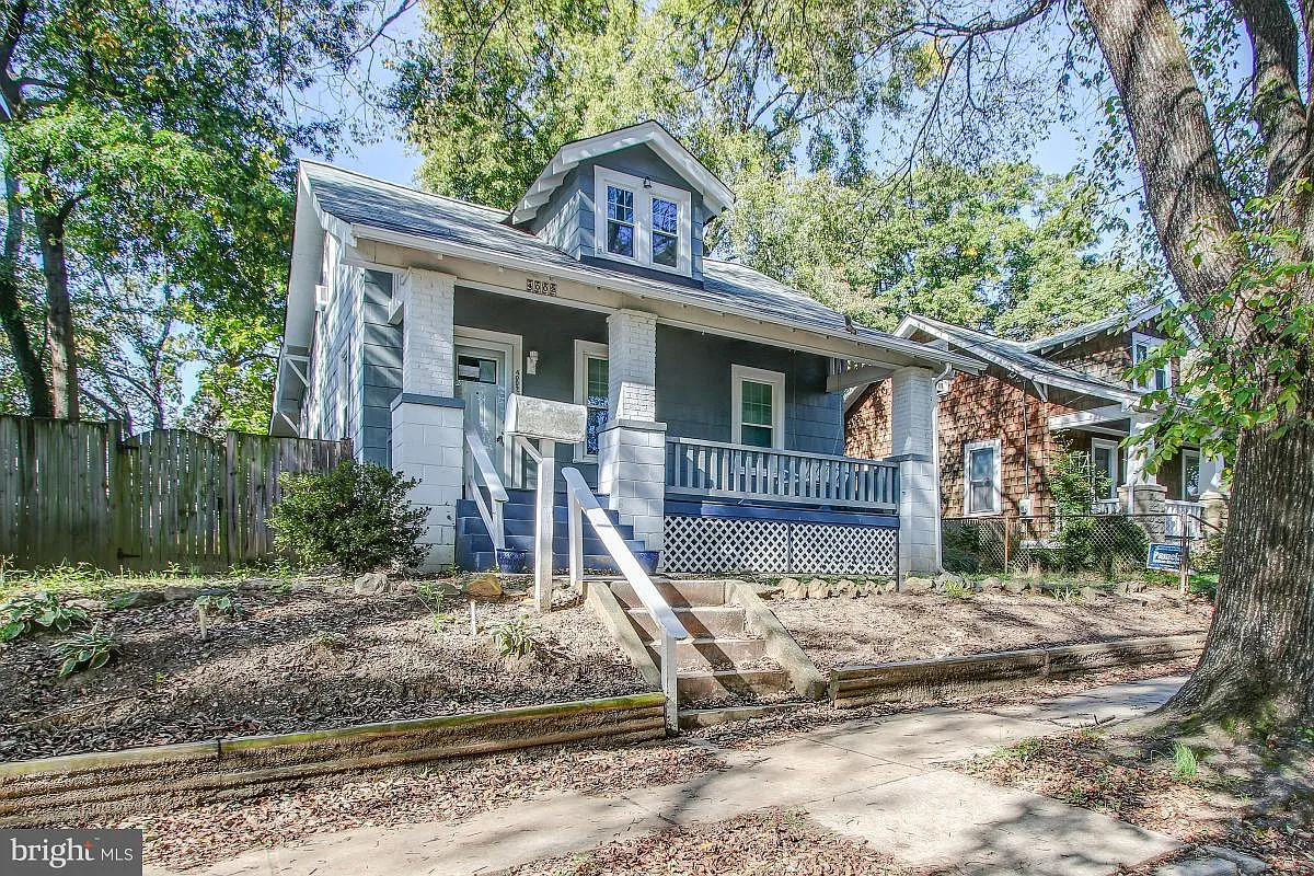 4002 35th St photo 1