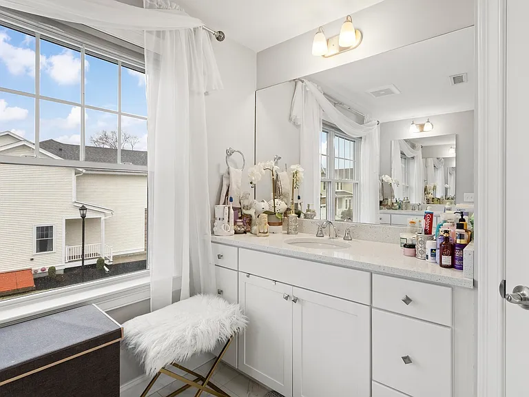 100 Baldwin Ave #7 — Photo 32