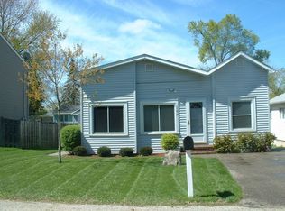 509 Maplewood Dr, Lakemoor, IL 60051