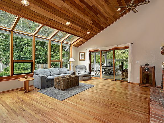 4th image of 25828 NE 42nd Pl