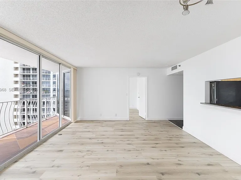7601 E Treasure Dr #1621 — Photo 21