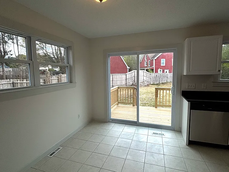 Acorn Dr — Photo 5
