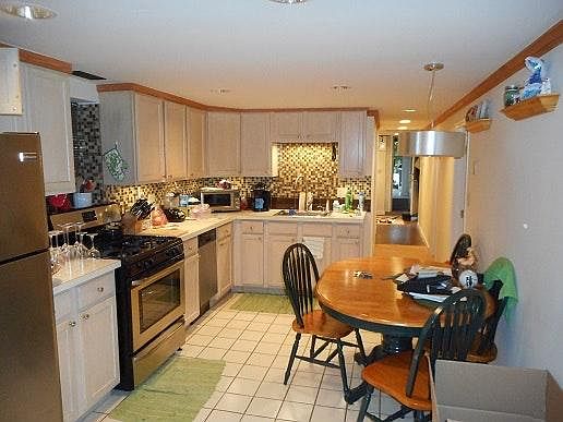 4th image of 3340 N Clifton Ave