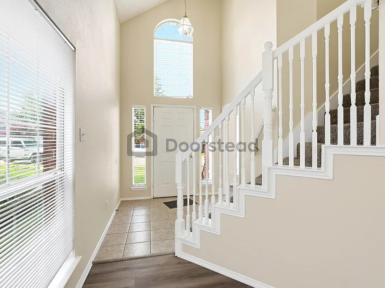 1352 Mae Dr — Photo 7