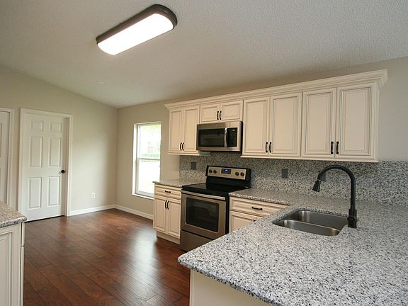 3rd image of 410 Wickham Lakes Dr