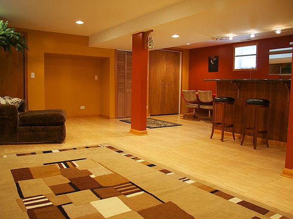 Basement w/ Wet Bar