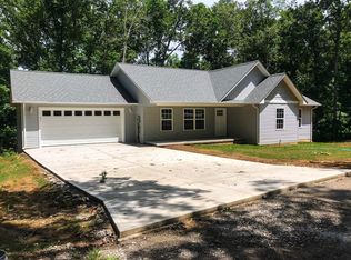 1532 War Eagle Dr, Crossville, TN 38572