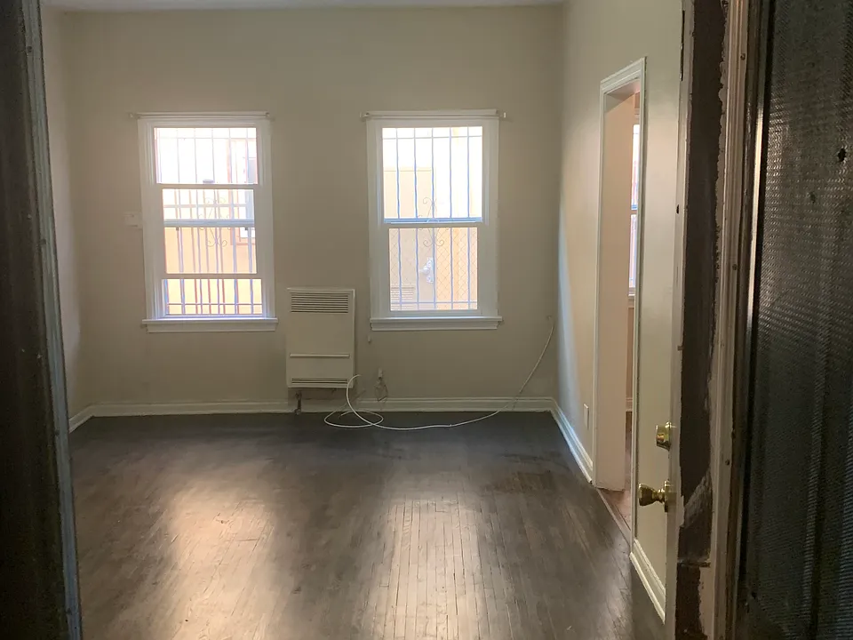 457 W 87th St
