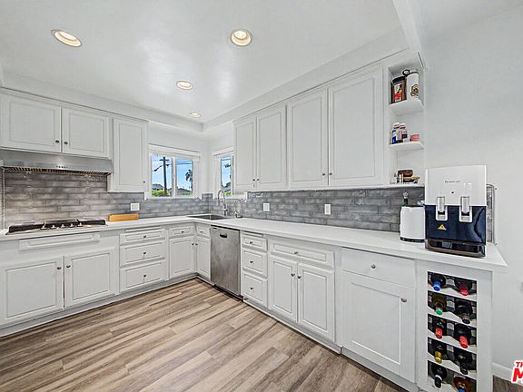 3rd image of 10530 Dolan Ave