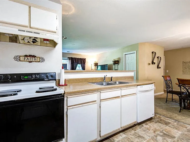 Patriot's Pointe Apartment Homes — Photo 11