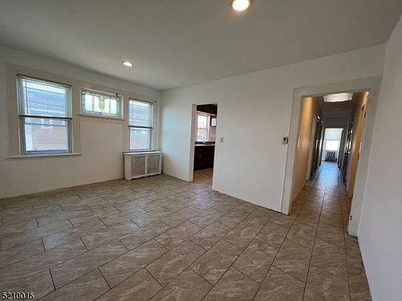 4th image of 122-126 Broughton Ave