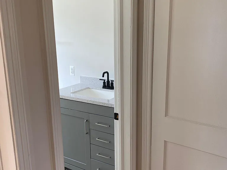 2514 S Kenwood St — Photo 14