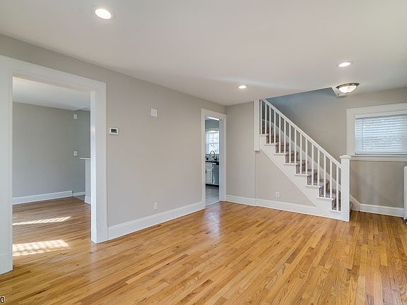 5th image of 143 Prospect St