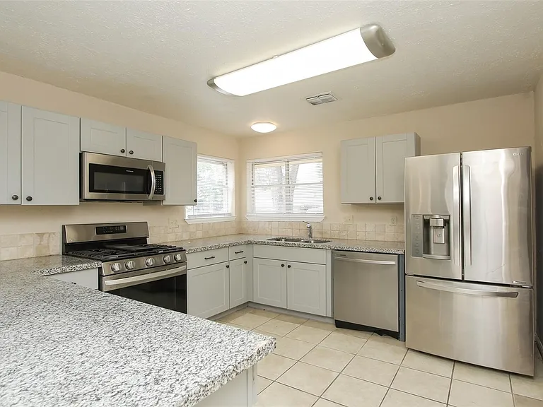 6406 Ashton St — Photo 14