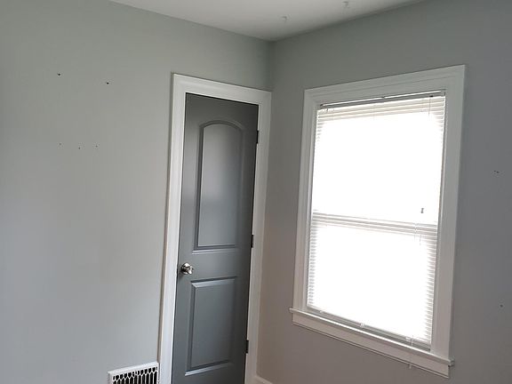 3rd image of 1931 E Blackford Ave